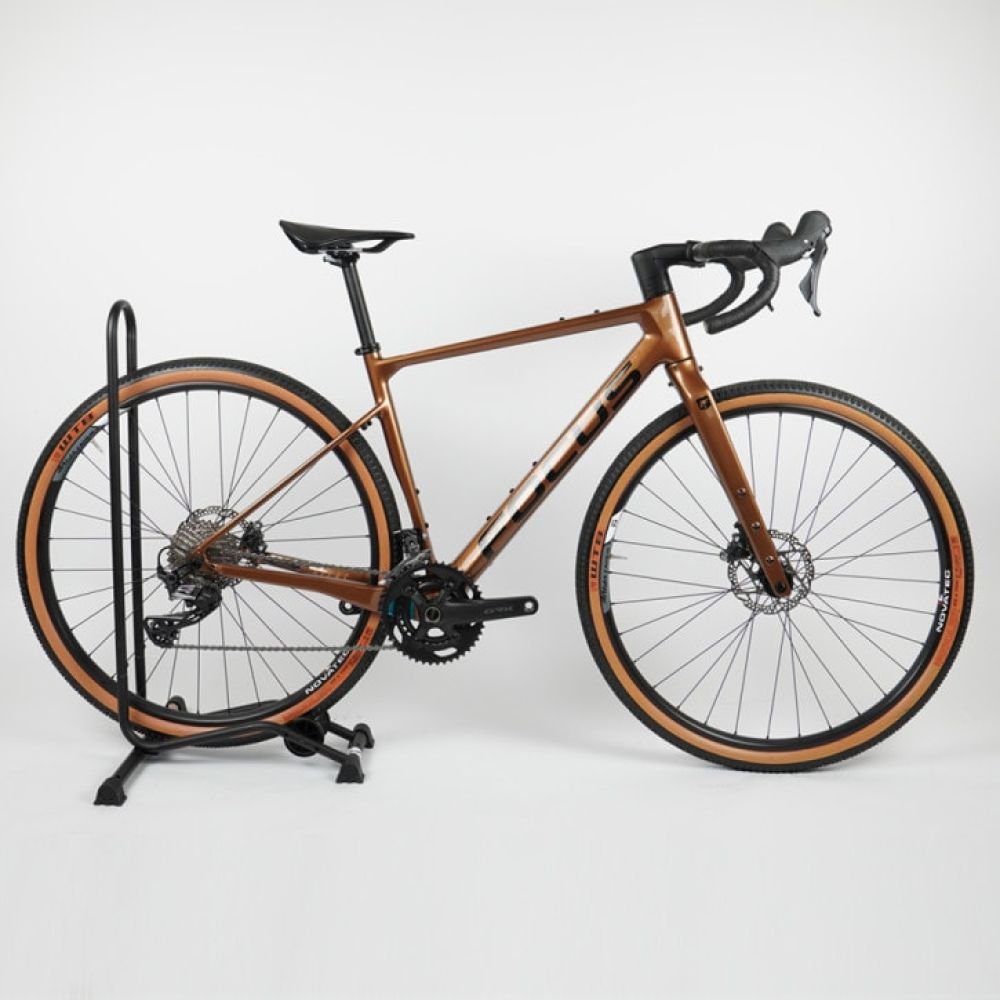 Focus Atlas 8.7 Carbon goldbrown 2023 RH-S Ausstellungsrad